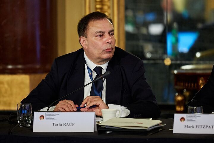 خروج «ویتکاف» از جلسه مذاکره احتمالاً نشانه مثبتی است/ زمان آن رسیده که ایران مستقیماً با آمریکا مذاکره کند/ توافق مورد قبول طرفین وجود دارد