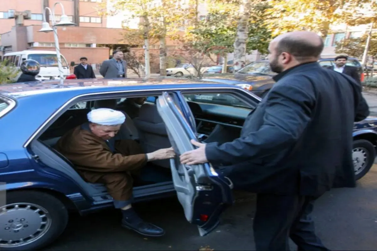 بنز معروف هاشمی رفسنجانی در موزه عبرت/عکس