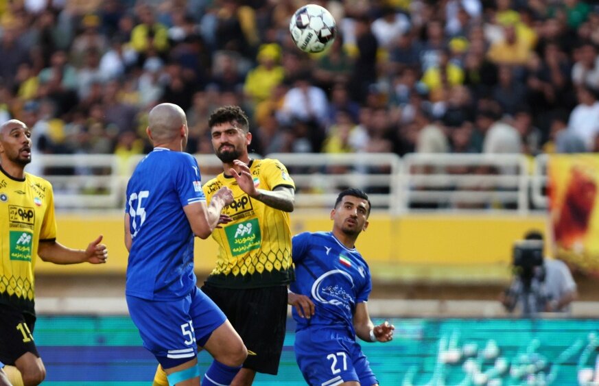 لحظه به ثمر رسیدن گل سپاهان به استقلال در بی تفاوتی محض استقلالی ها | این همه بی تفاوت بودن برای خودتان خوب نیست آقایان