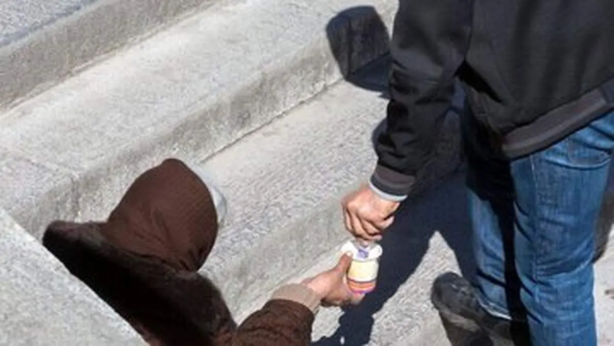 گدای مشهدی بازداشت شد/ بیش از ۶۹میلیون تومان پول نقد در جیبش داشت!