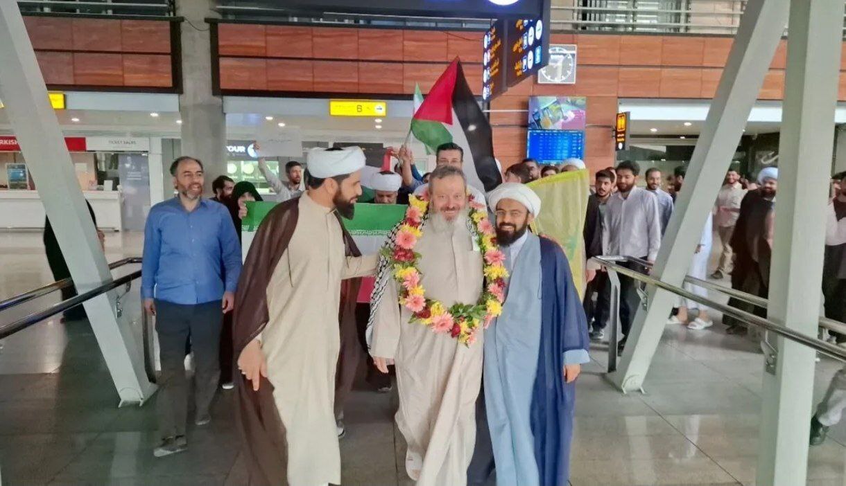 تناقض بین توصیه‌های رهبرانقلاب و استقبال از قاسمیان!