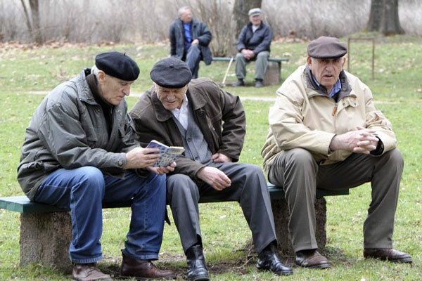 مبلغ جدید حقوق بازنشستگان فروردین اعلام شد | واریزی تشویقی دولت به حساب بازنشستگان از فردا