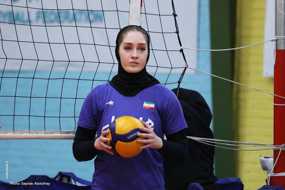 زهرا گونش نه مرسی ما آیتک سلامت داریم / فیلم درخشش ستاره آذری چشم رنگی والیبال ایران در زمین مسابقه 😍